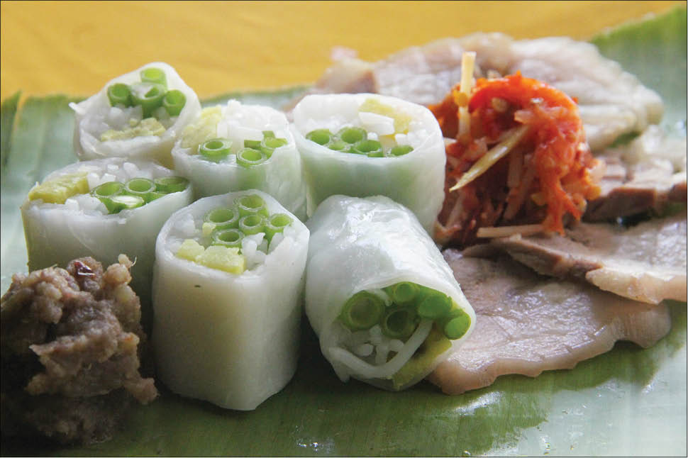 Delicious, fresh sour shrimp rolls