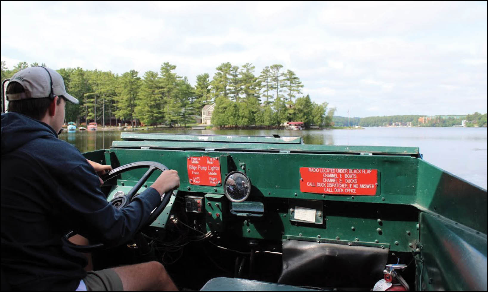 Rong ruổi “xe vịt” ở Wisconsin Dells