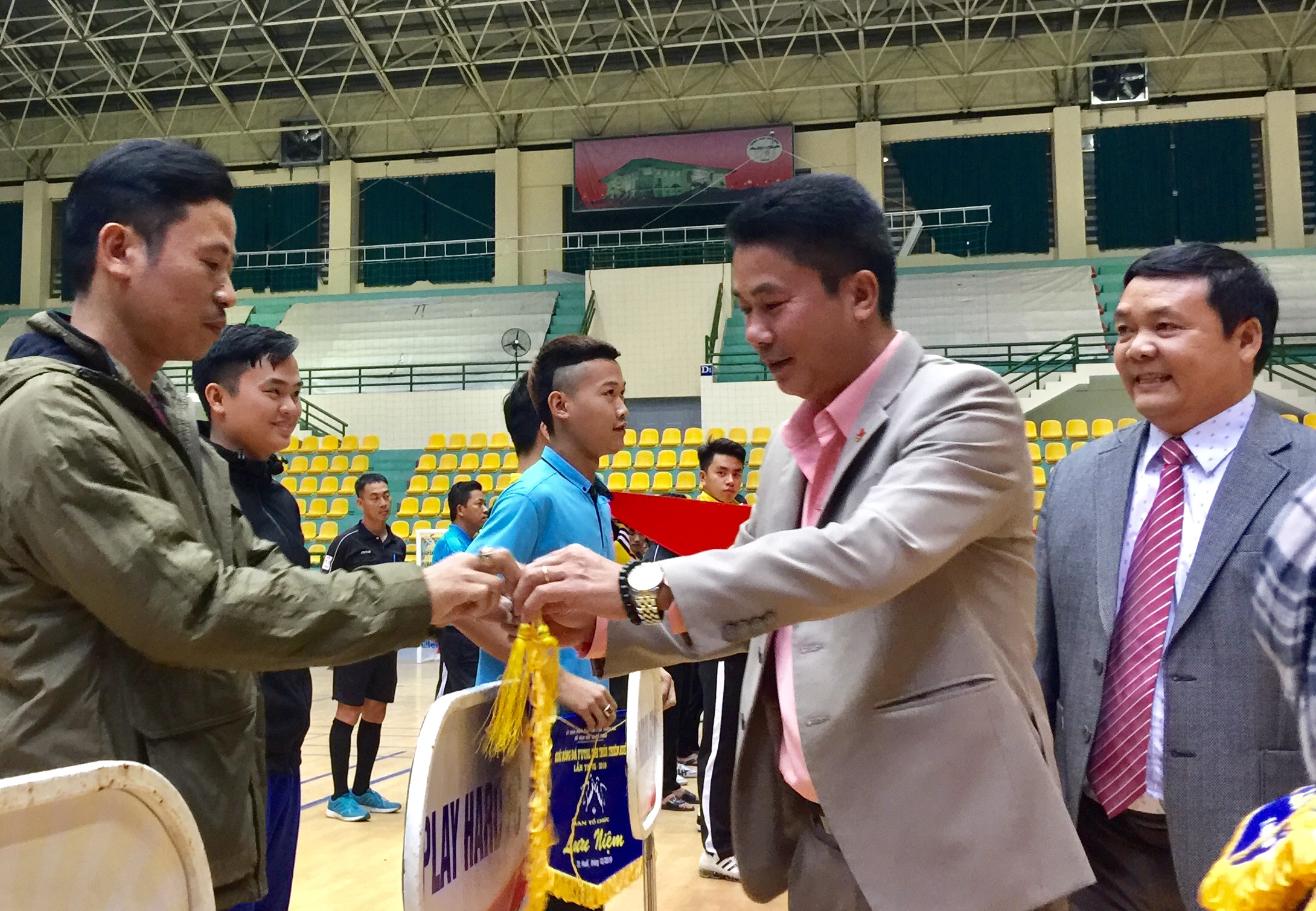 16 CLB dự tranh giải bóng đá Futsal vô địch tỉnh