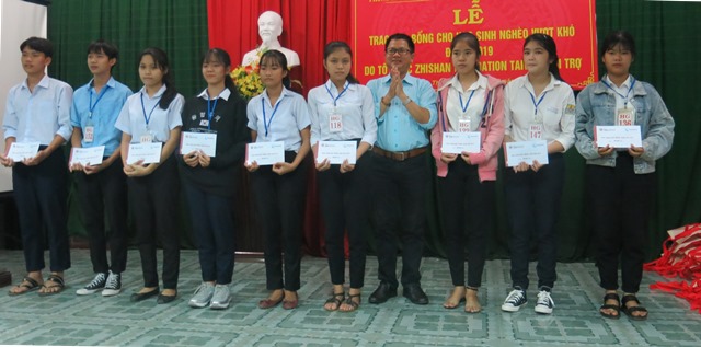 Năm 2020, Zhi-Shan Foundation tài trợ trên 16,5 tỷ đồng cho trẻ em khó khăn