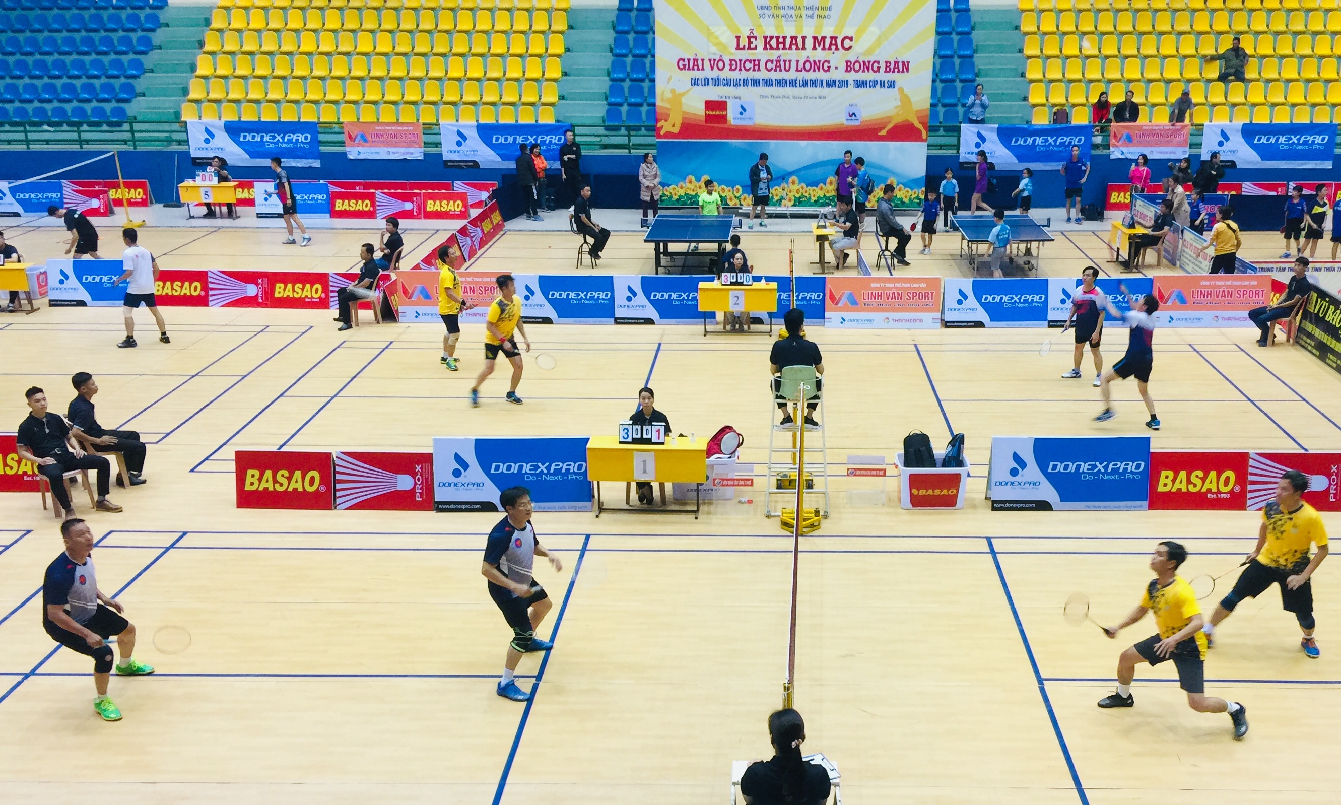 Gần 400 vận động viên tranh tài giải vô địch cầu lông - bóng bàn