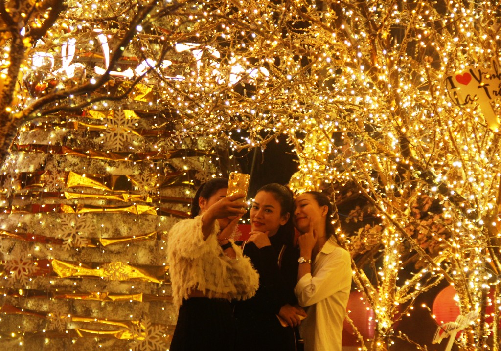 Phố phường lung linh không khí Giáng sinh