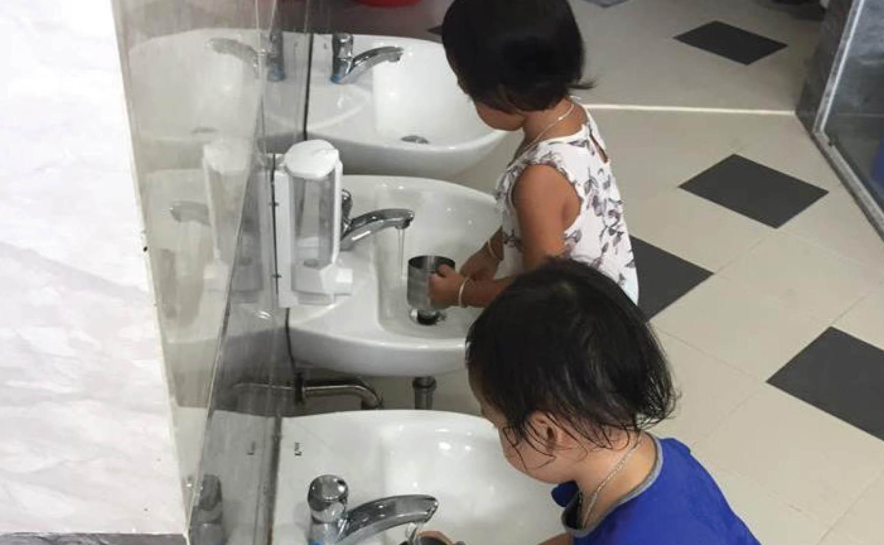 Nhà vệ sinh trong trường học Sẽ không còn là nỗi ám ảnh