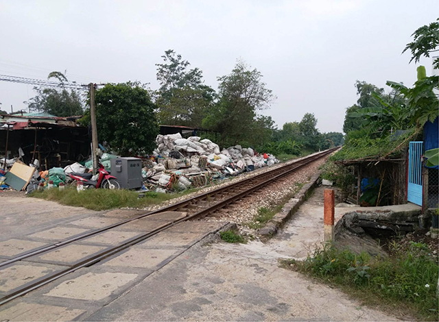 “Nhan nhản” lấn chiếm hành lang an toàn đường sắt