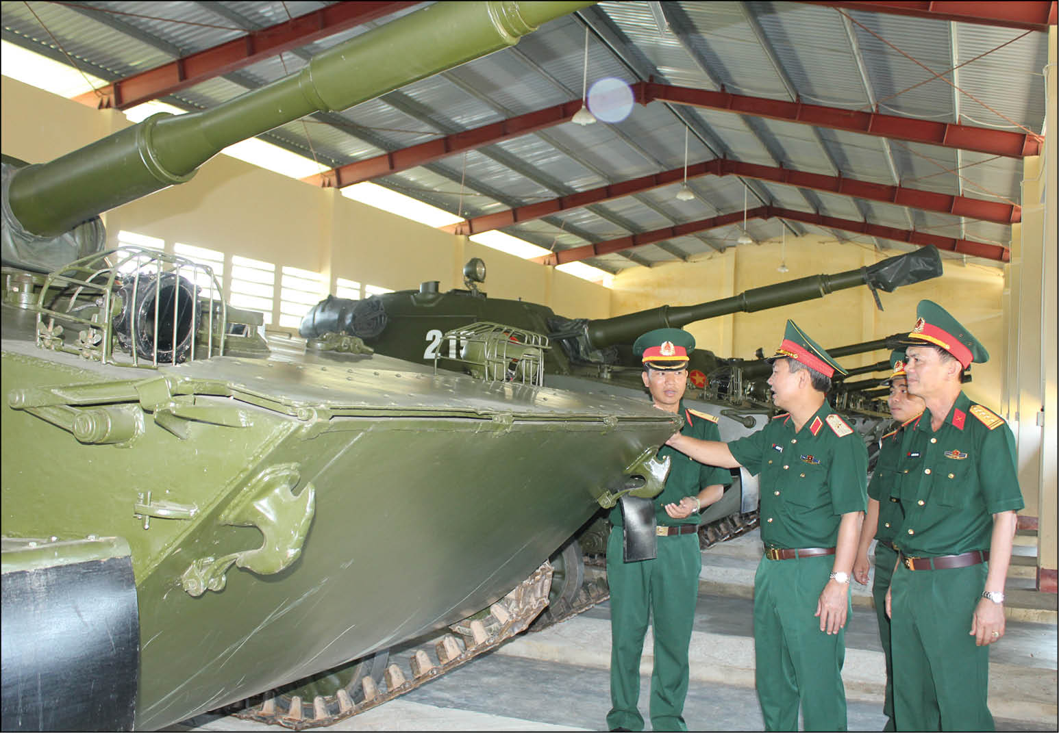 Xây dựng nền quốc phòng toàn dân, khu vực phòng thủ vững chắc