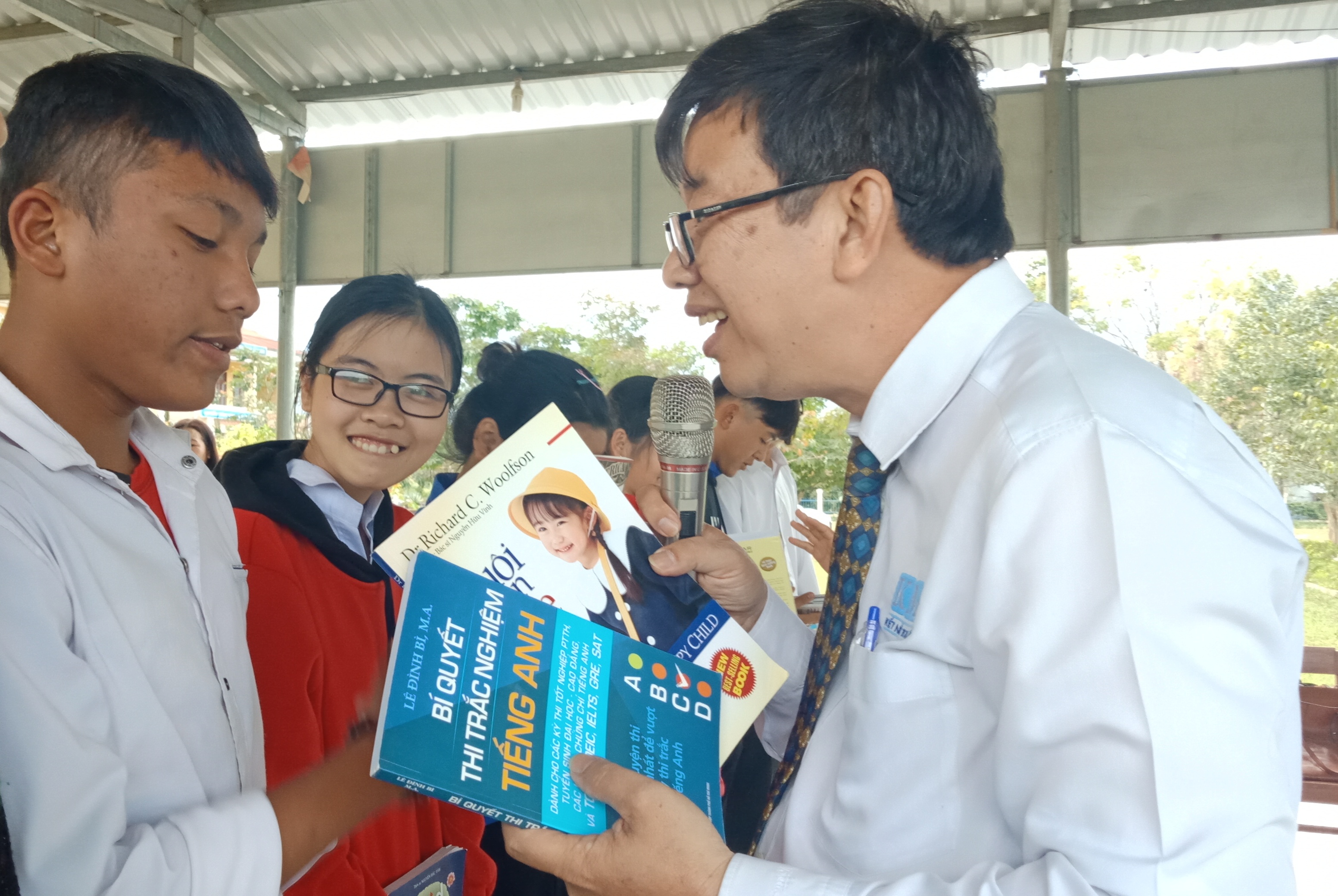 Thắp lên yêu thương từ lắng nghe, chia sẻ