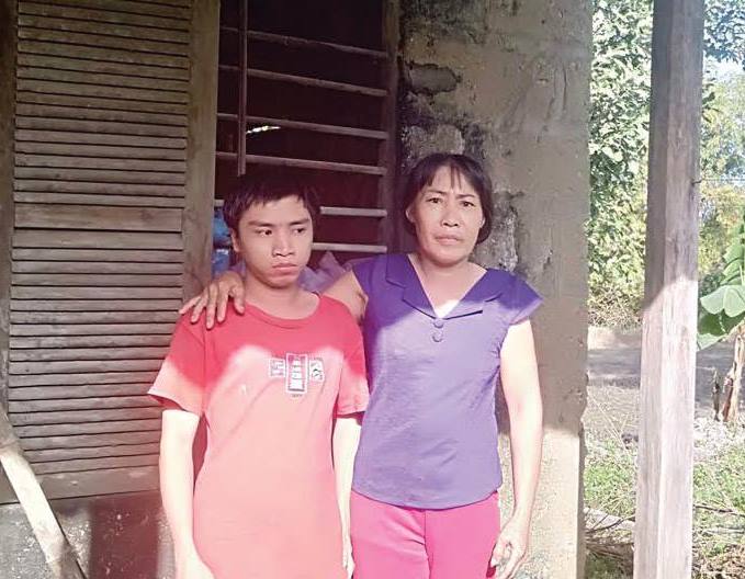 Ngôi nhà xuống cấp của người mẹ góa bụa và các con tàn tật