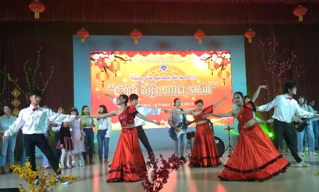 Đêm nhạc quyên góp vé xe về quê cho sinh viên