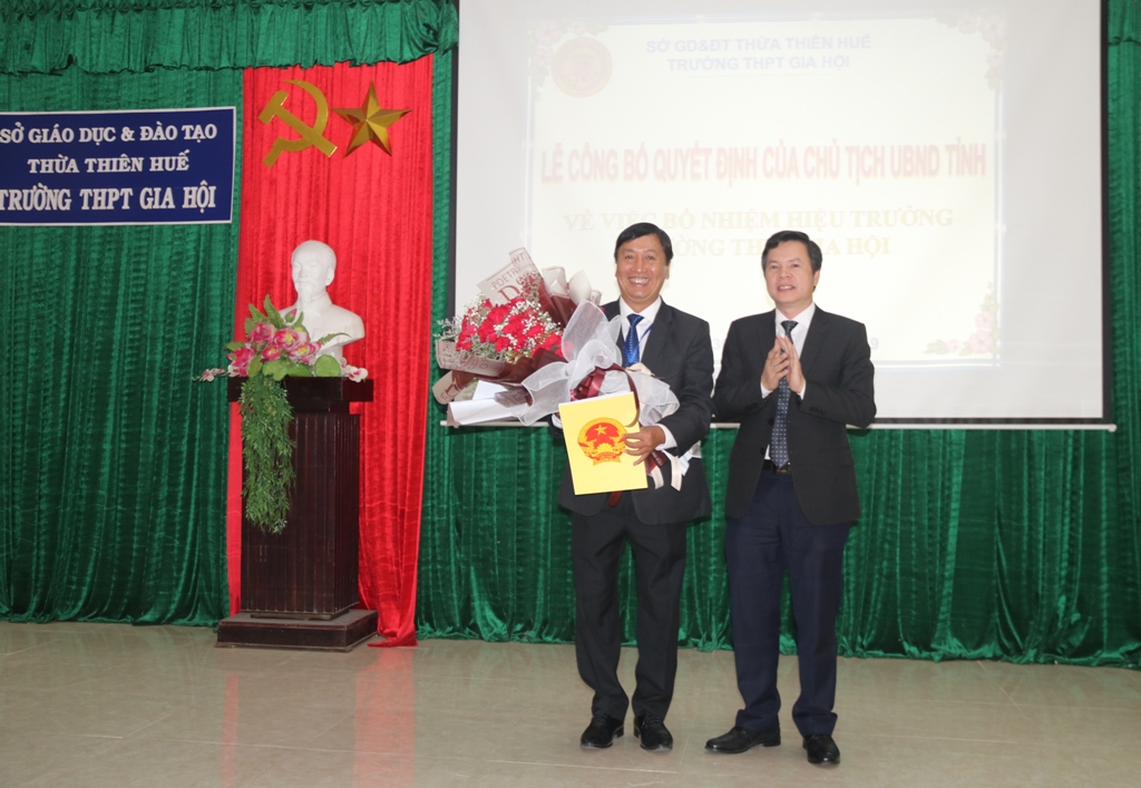 Công bố Quyết định bổ nhiệm Hiệu trưởng Trường THPT Gia Hội