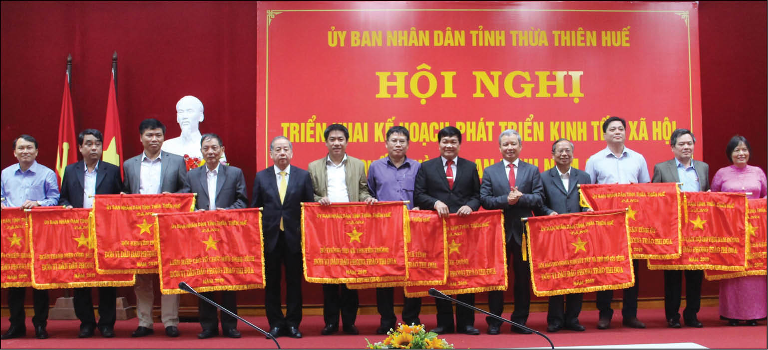 Phát triển kinh tế gắn với bảo đảm an sinh xã hội và bảo vệ môi trường