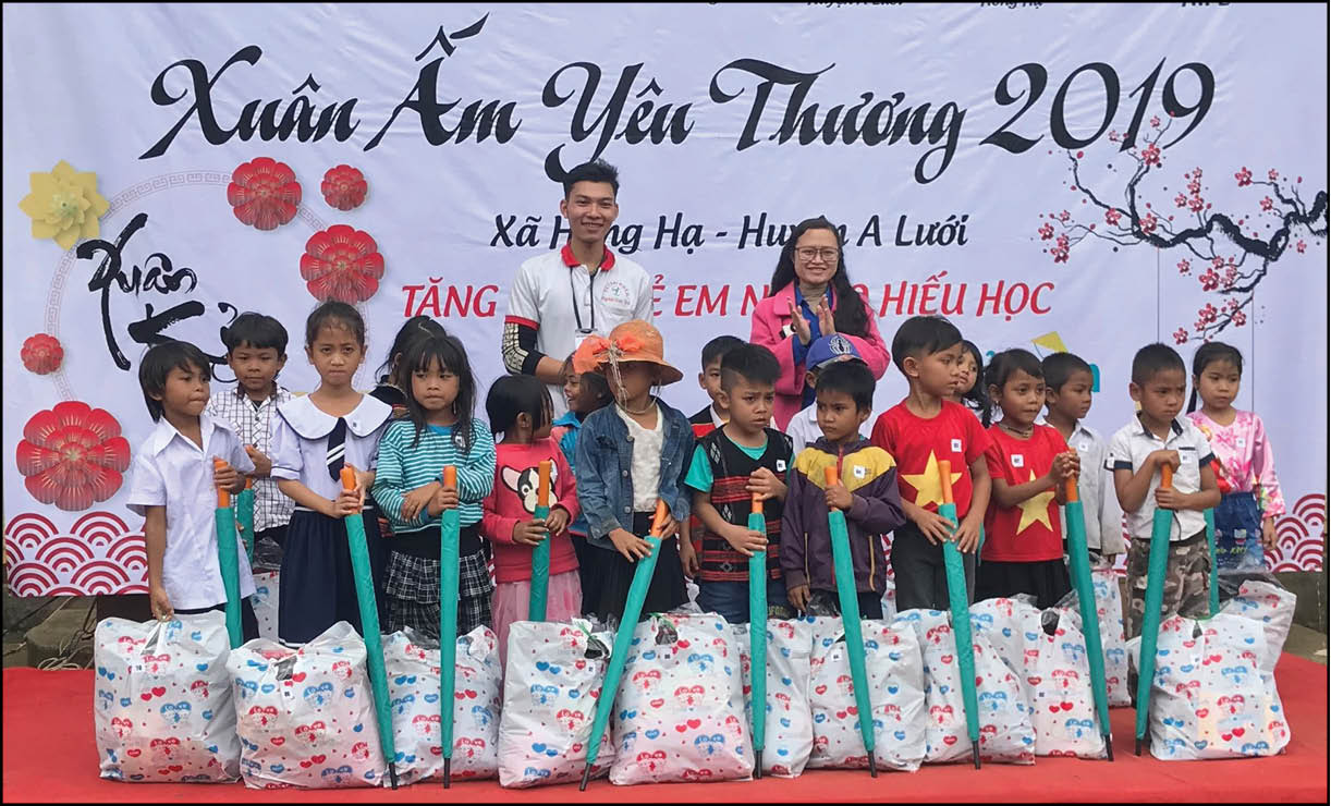 Mang tết đến với đồng bào