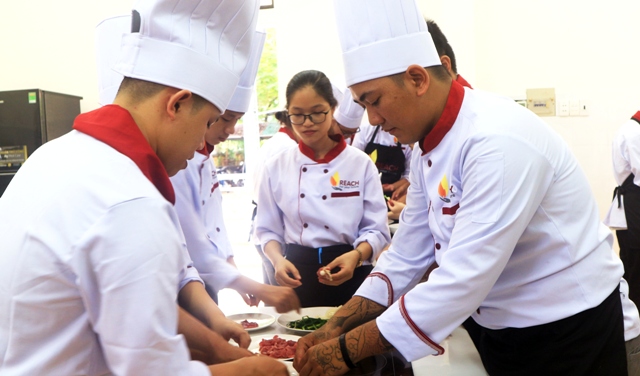 Gần 300 học viên REACH tốt nghiệp