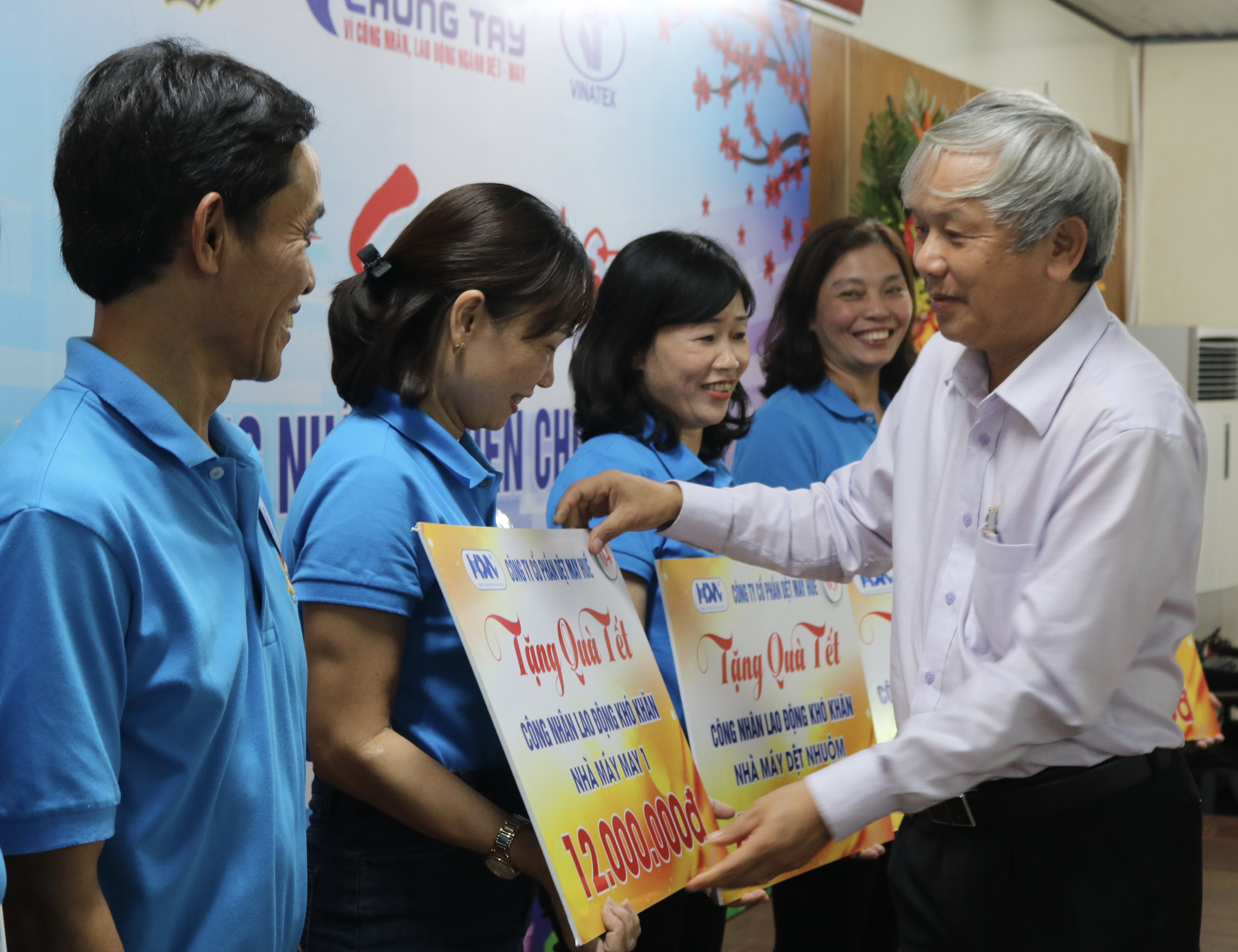 Chăm lo đời sống cho công nhân dệt may dịp tết