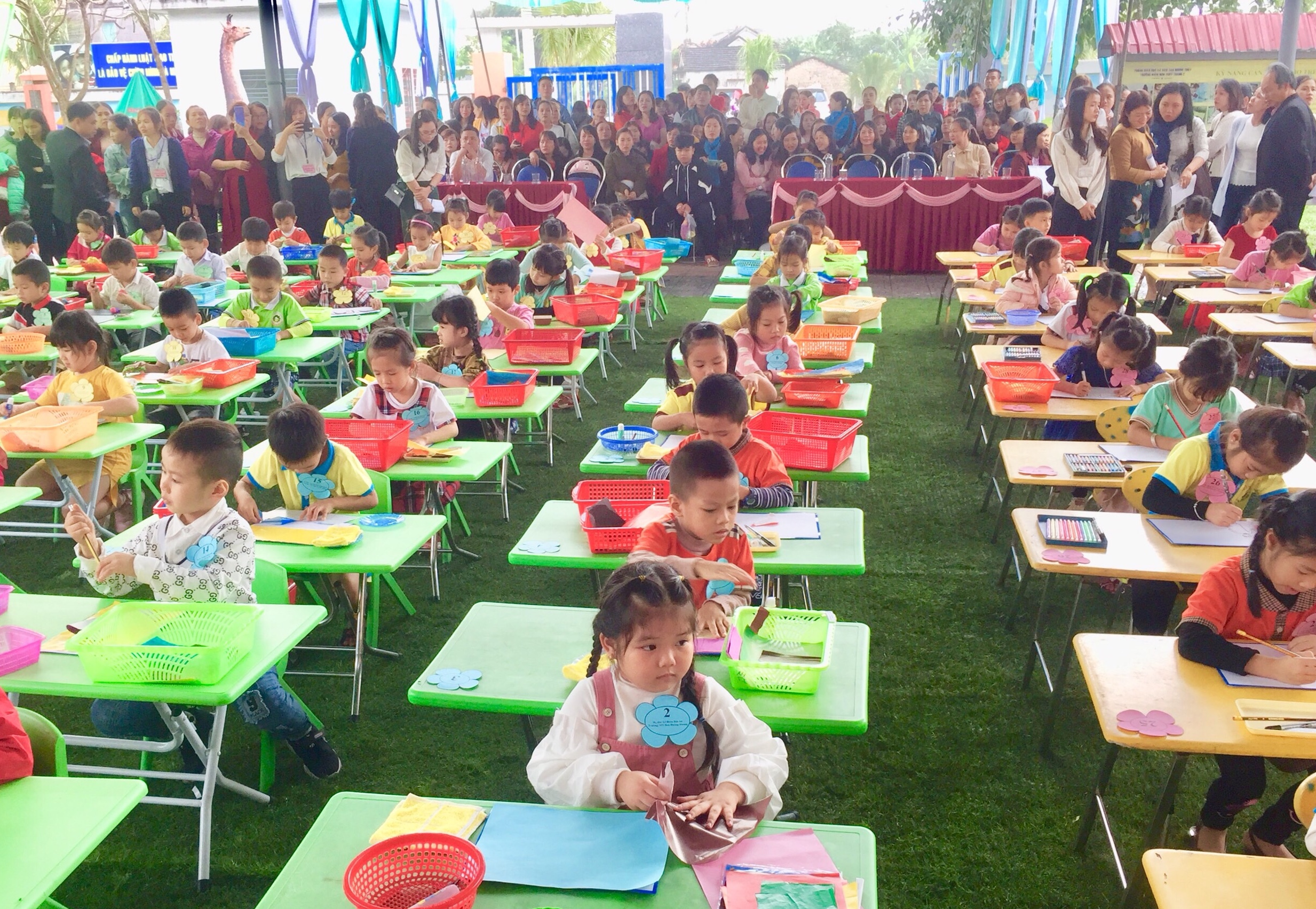 Trẻ mầm non Hương Thủy trổ tài khéo tay, sáng tạo