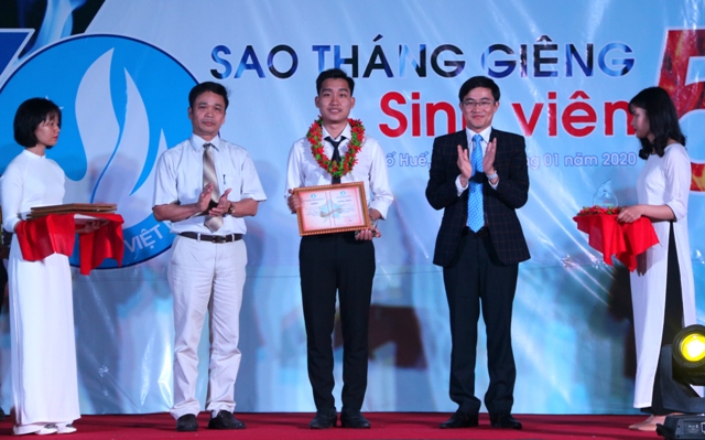 Gần 190 tập thể, cá nhân Trường ĐH Sư phạm được khen thưởng