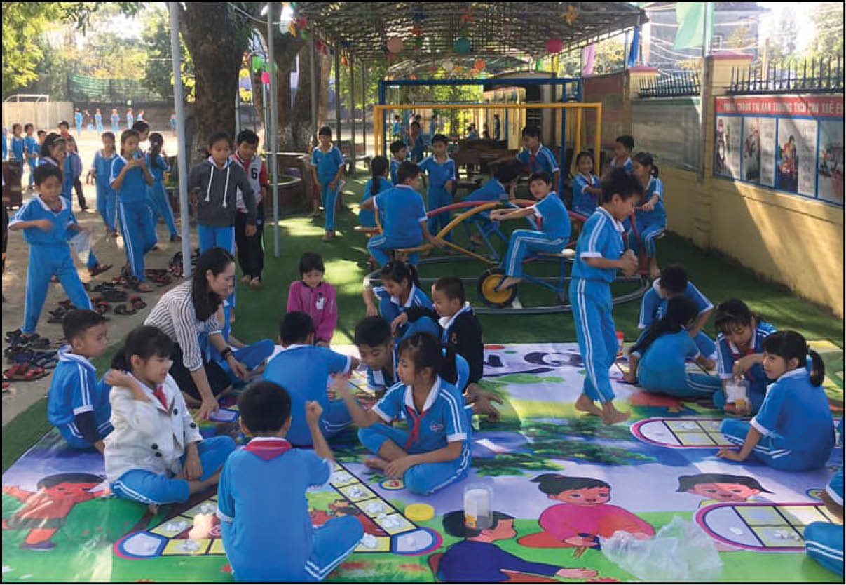 Học sinh tiểu học Quá sức khi phải học thêm