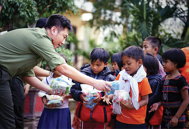 Đong đầy yêu thương