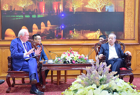 Chairman of the Provincial People s Committee Phan Ngoc Tho receives Chairman of Fulbright University Vietnam s Governing Board