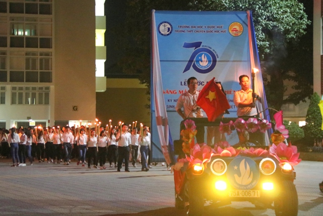 Rước đuốc kỷ niệm ngày truyền thống học sinh – sinh viên