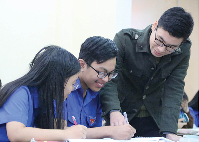 The teachers of excellent students in Quoc Hoc High School for the Gifted