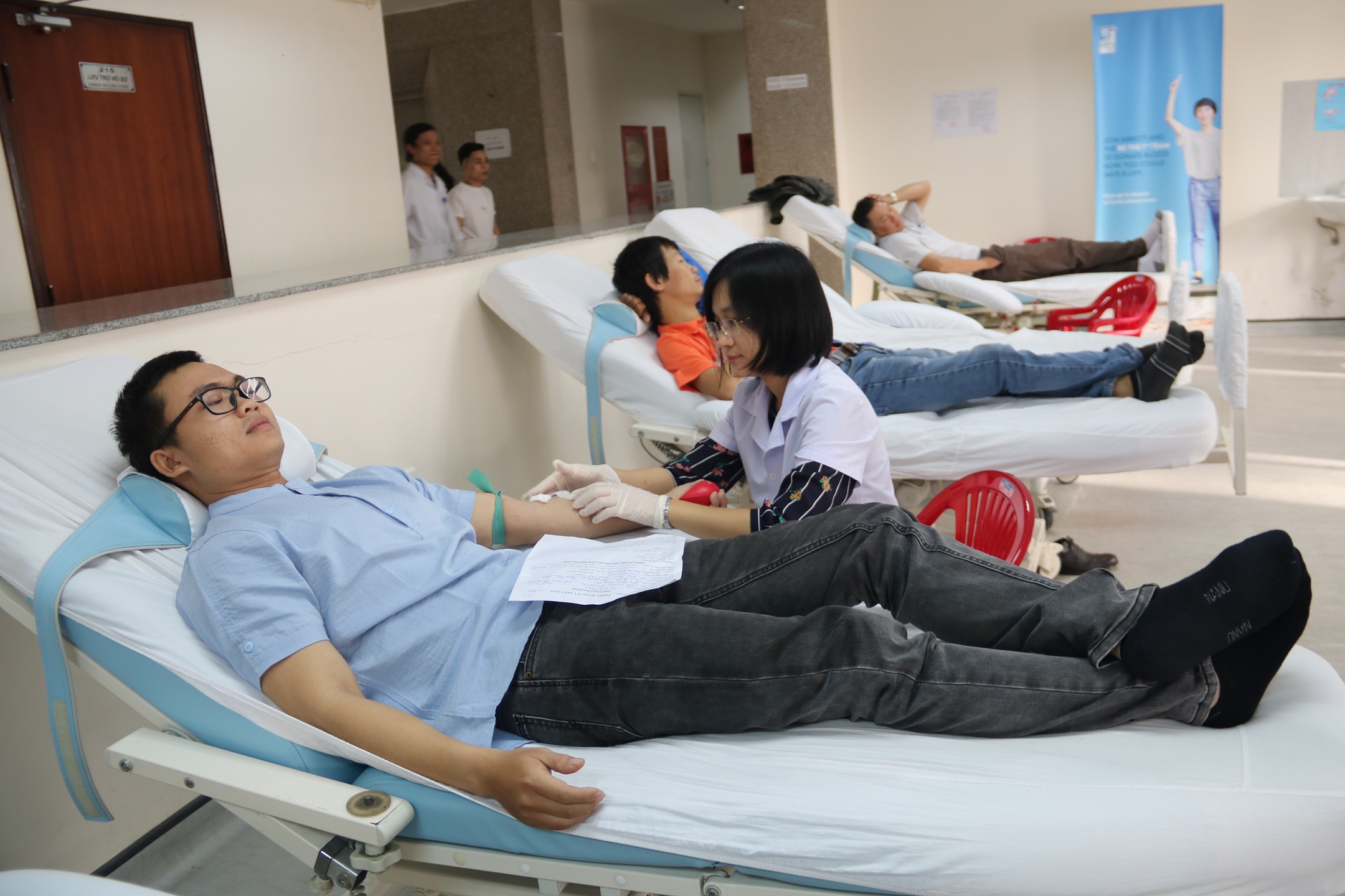 Hơn 200 đoàn viên Công đoàn tham gia hiến máu tình nguyện