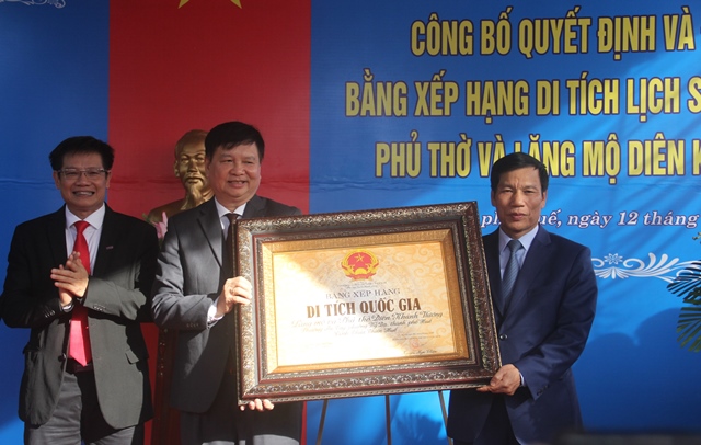 Welcoming the certificate of national historical relic for the worship hall and the tomb of Dien Khanh Vuong