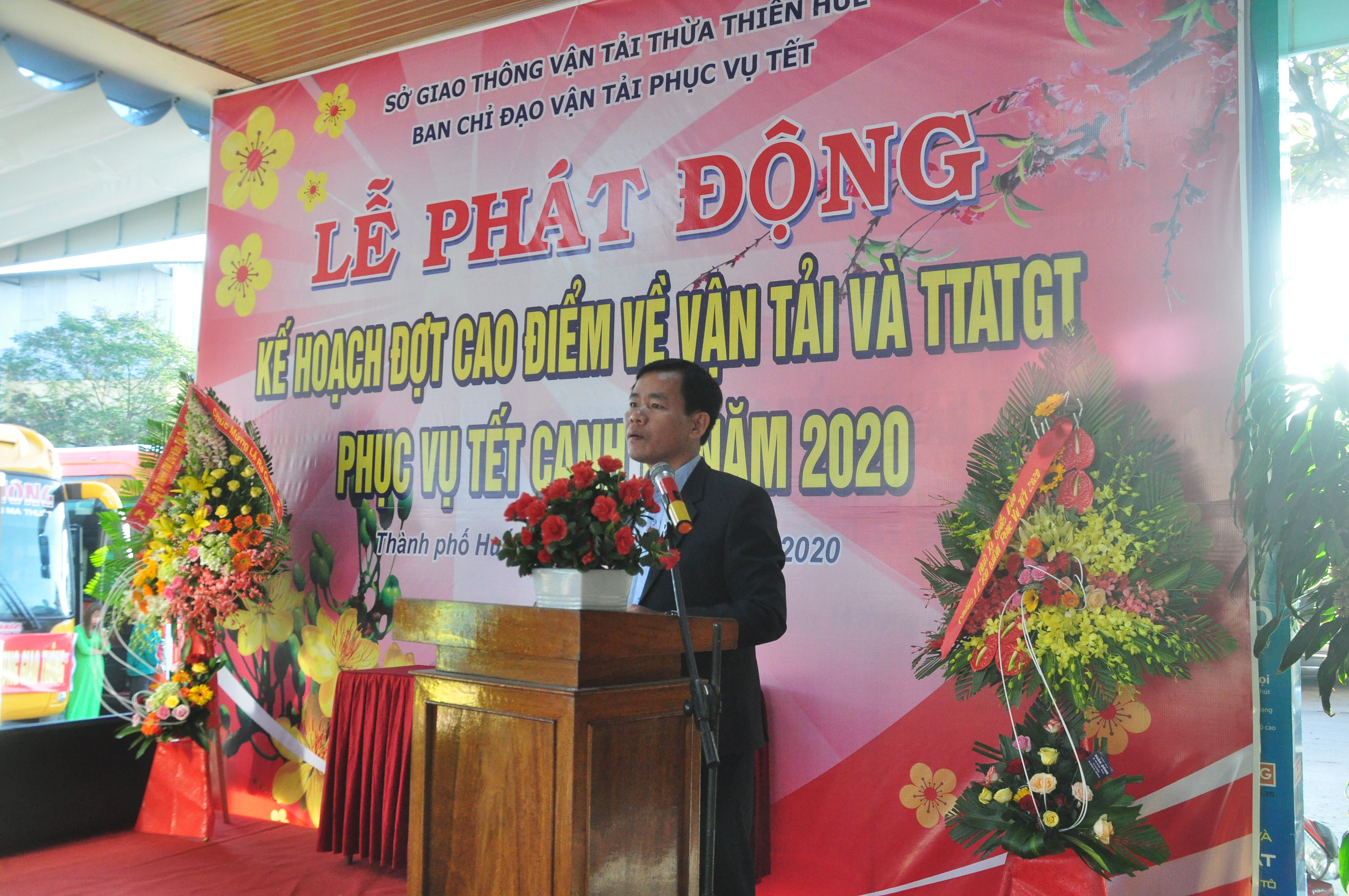 Bến xe phía Nam ra quân phục vụ Tết Nguyên đán