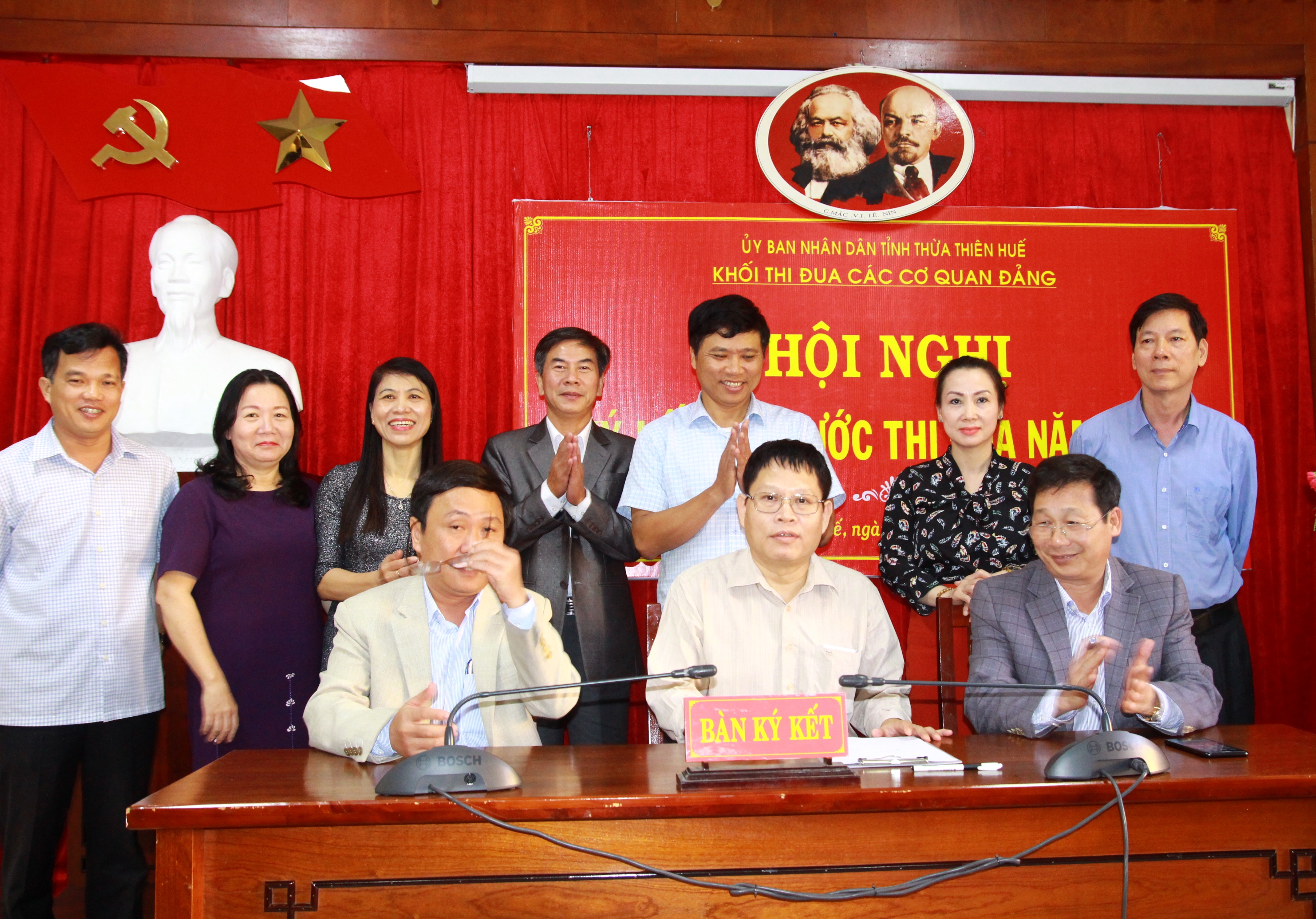 Ký kết thi đua lập thành tích chào mừng Đại hội Đảng bộ các cấp, tiến tới Đại hội Đảng bộ tỉnh lần thứ XVI