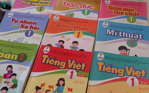 Các nhà xuất bản phải công khai giá sách giáo khoa lớp 1 trước 15 2