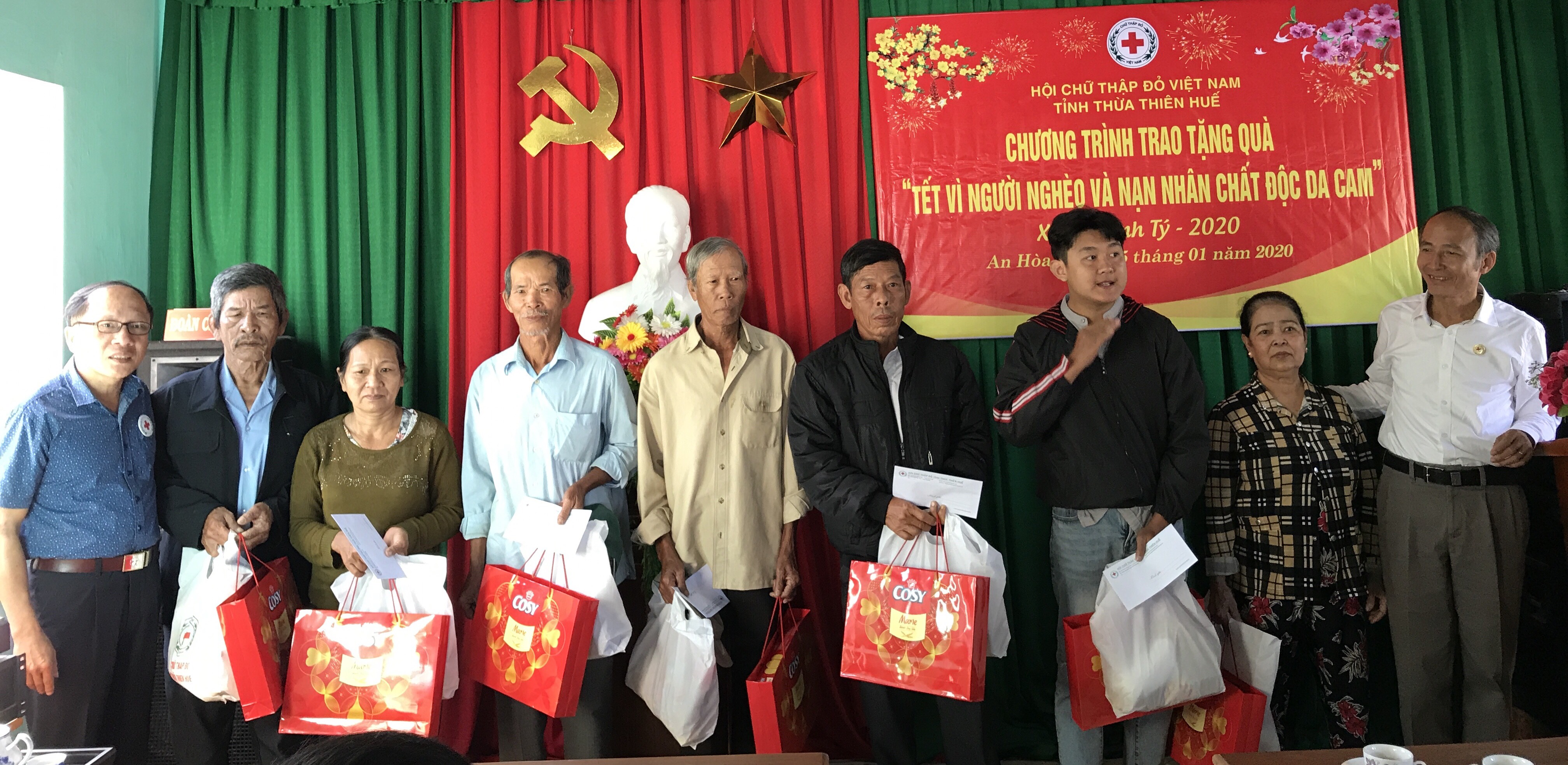 Hơn 28 nghìn suất quà tết trao tặng các hộ gia đình khó khăn