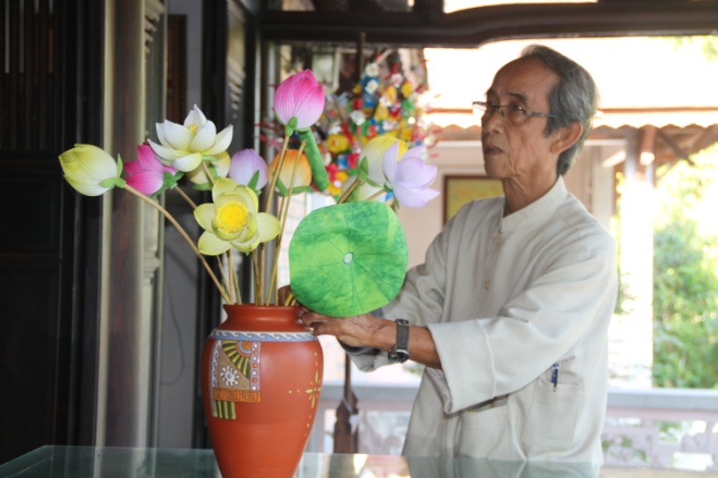 Sắc xuân bông giấy