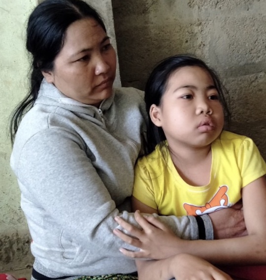 Cháu bé bệnh nặng mong được đến trường