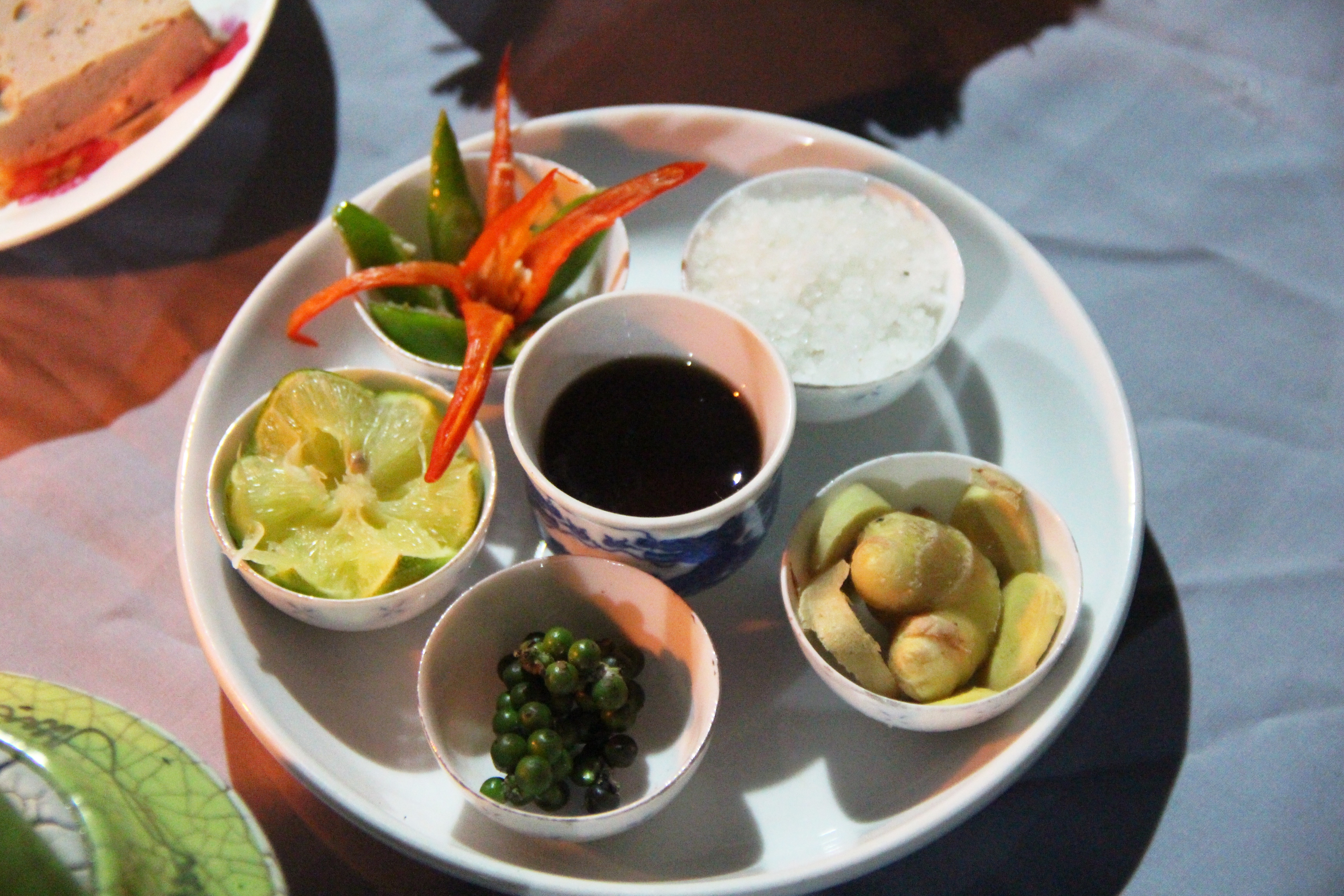 Mâm cúng Giao thừa nhắc nhớ giá trị truyền thống