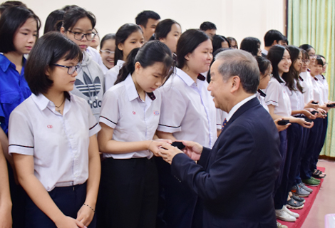 8 học sinh vào vòng 2 chọn đội tuyển Olympic khu vực và quốc tế