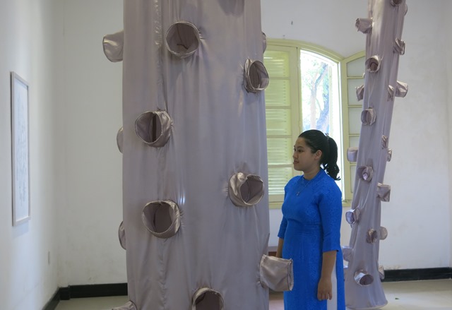 Triển lãm sắp đặt về kiến trúc Nhật trên nền lụa Việt