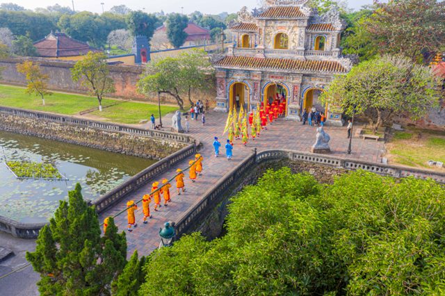 The Imperial Palace set up Cay Neu Neu pole to welcome Tet