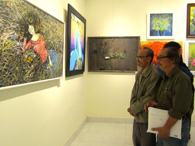 Viewing spring and zodiac animals paintings in the New Year