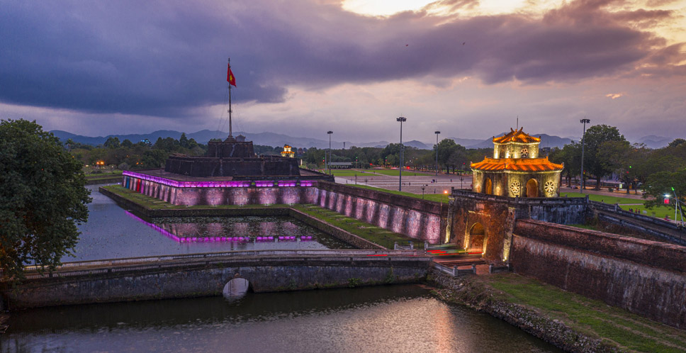 Huế ơi, đến nhớ về thương