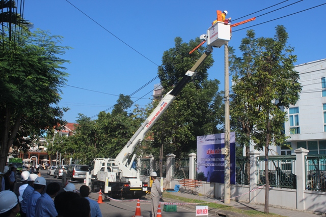 Công ty Điện lực tỉnh ra mắt đội Hotline 2