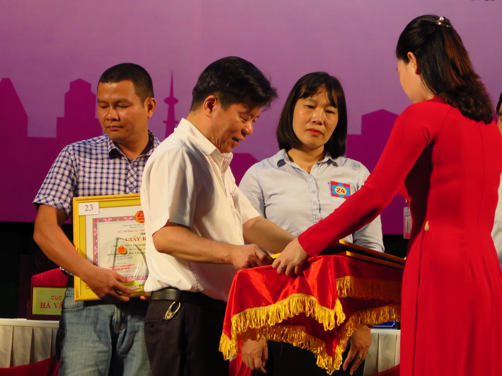 Tổng thu nội địa đạt gần 8 000 tỷ đồng