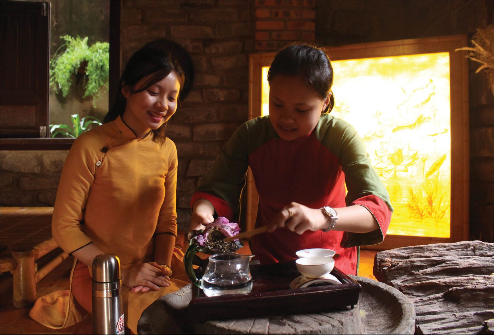 Delicate ‘Tea Waitresses’