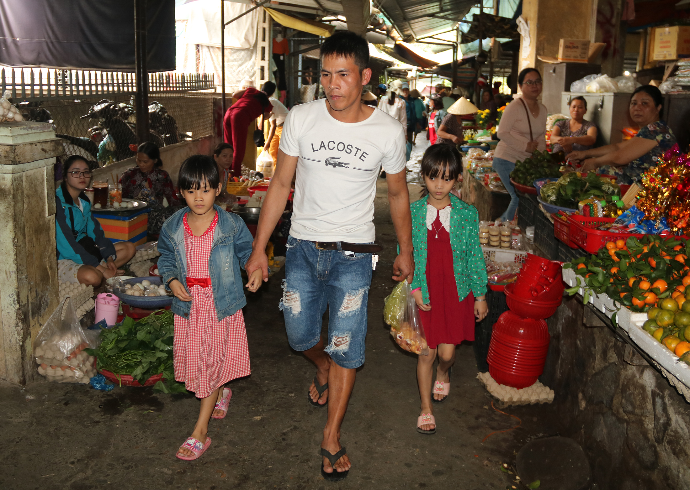 Bốc vác nuôi con