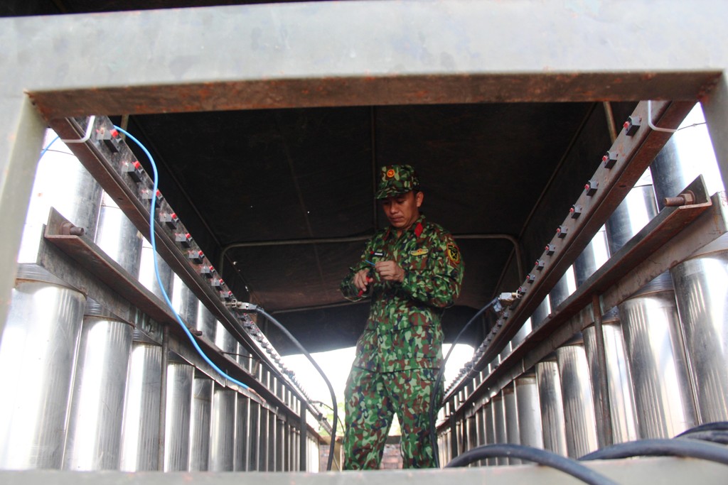 Trận địa pháo hoa trước giờ “khai hỏa” đón Giao thừa