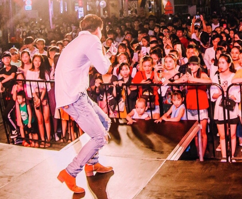 Nghệ sĩ trẻ “chạy sô” ngày giáp tết