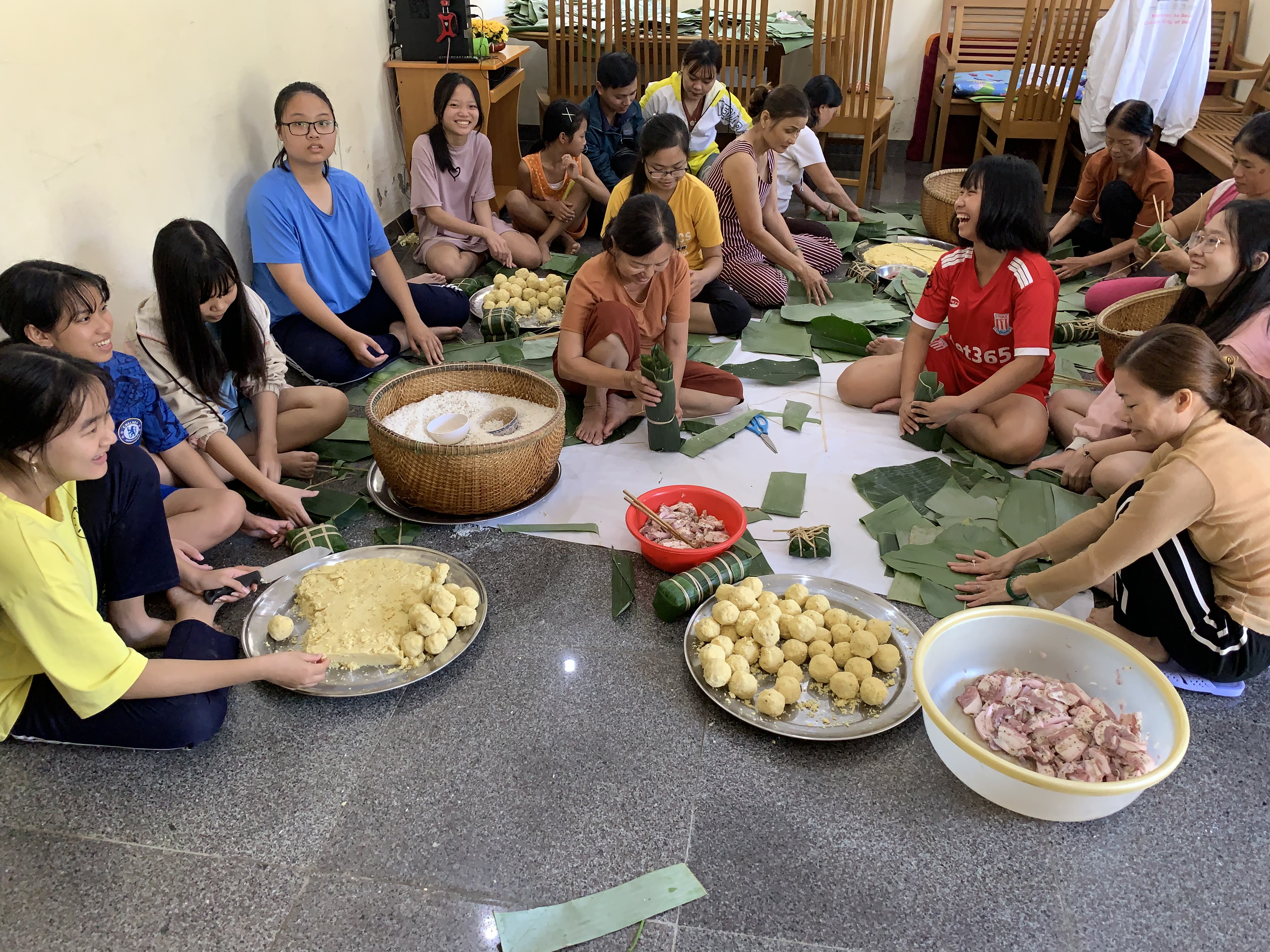 Tết của trẻ mồ côi