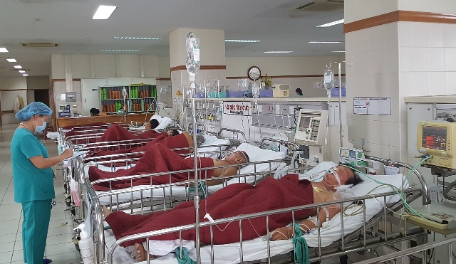 Cứu người và chống dịch bệnh ngày tết