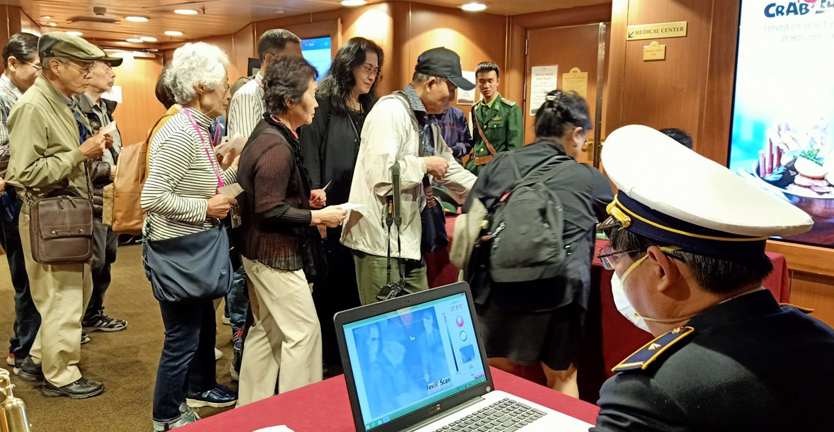 Diamond Princess Cruise takes 2,700 tourists to land at Chan May Port