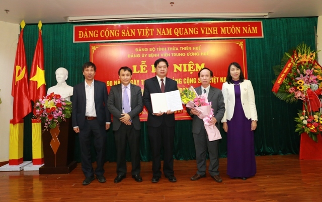 Bệnh viện Trung ương Huế tọa đàm, kỷ niệm 90 năm Ngày thành lập Đảng