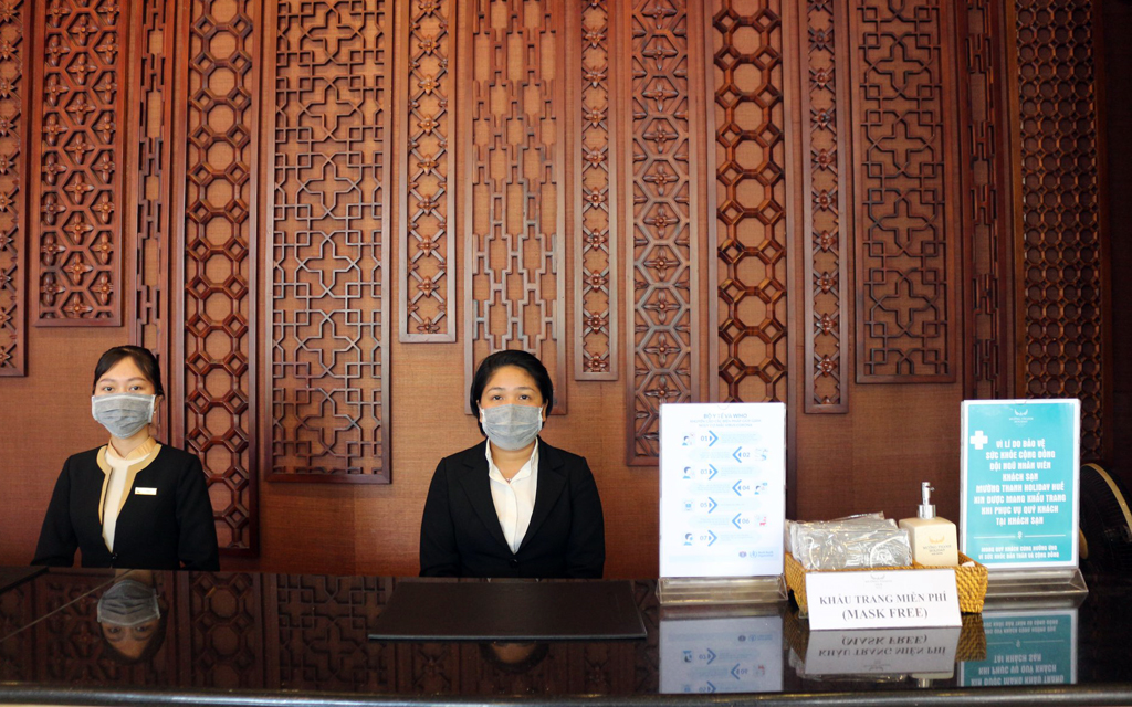 Hơn 30 khách sạn phát khẩu trang miễn phí cho du khách