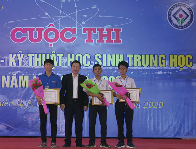 Hai lần đoạt giải thưởng sáng tạo khoa học kỹ thuật